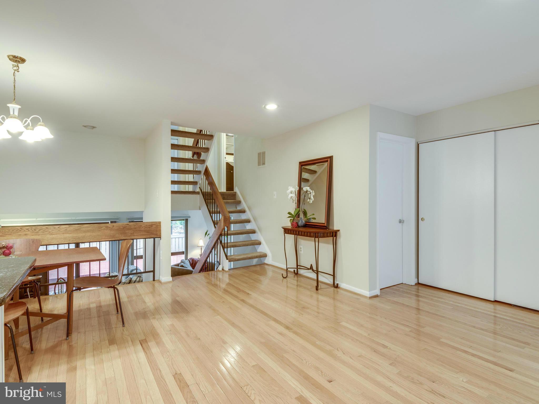 11628 Newbridge Court Reston, VA 20191 - Photo 7 of 30 Interior (General)