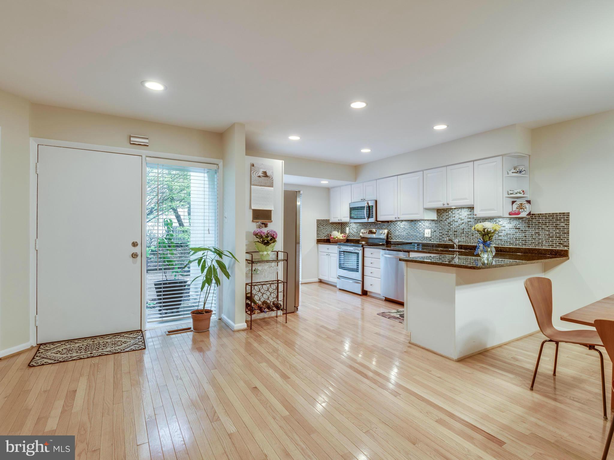 11628 Newbridge Court Reston, VA 20191 - Photo 9 of 30 Kitchen