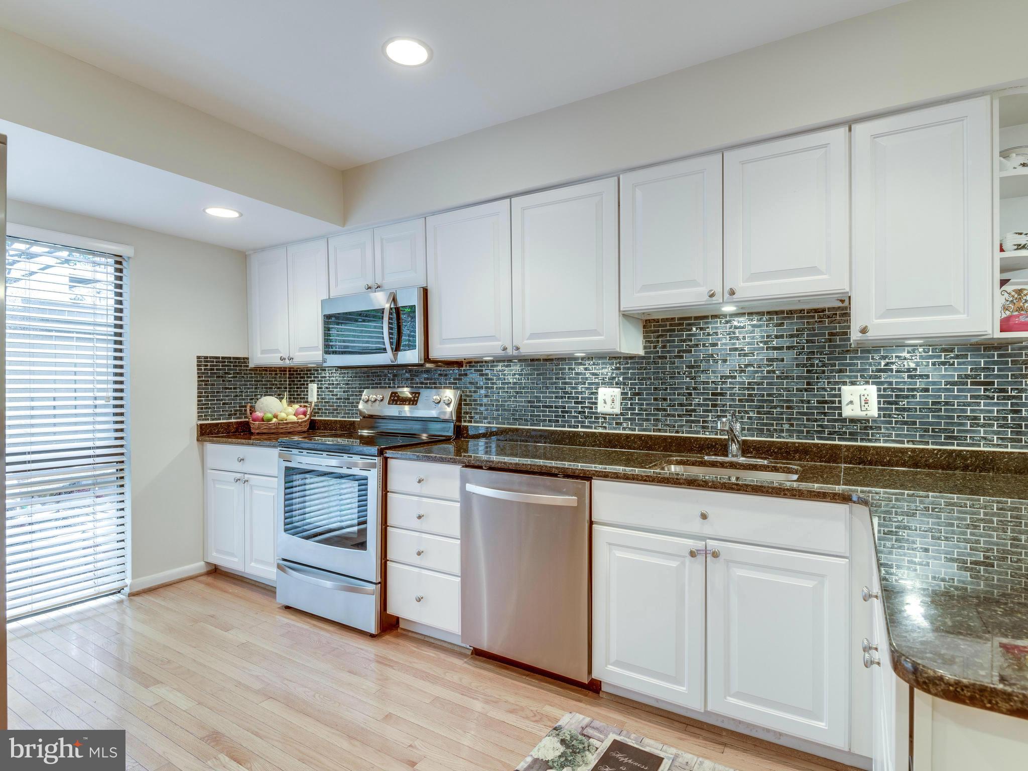 11628 Newbridge Court Reston, VA 20191 - Photo 10 of 30 Kitchen