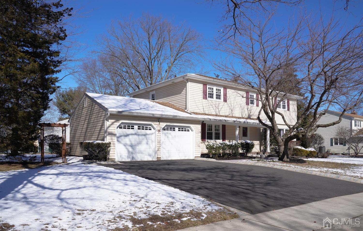 7 Markus Drive Kendall Park, NJ 08824 - Photo 7 of 47 a front view of a building with trees