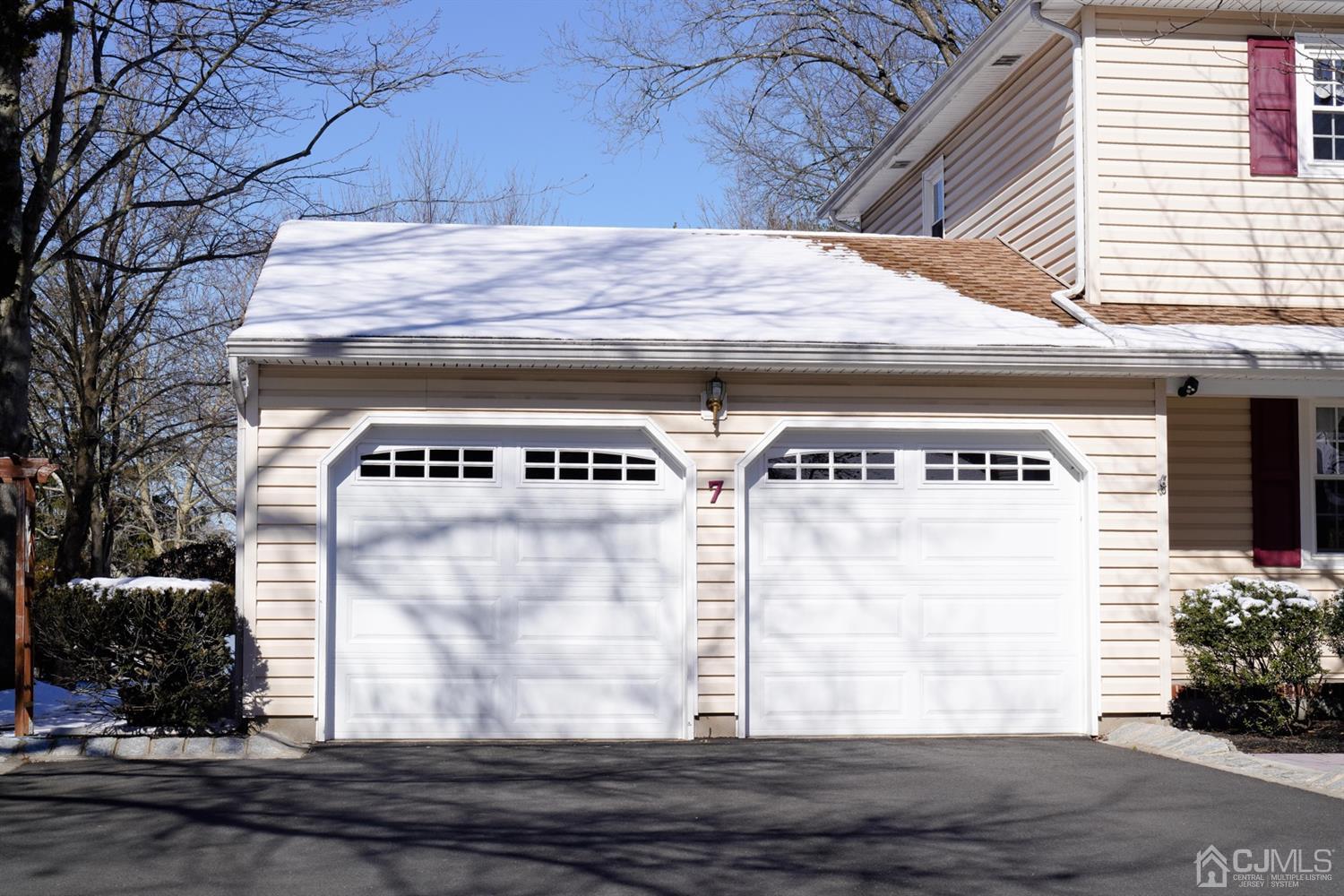 7 Markus Drive Kendall Park, NJ 08824 - Photo 8 of 47 a close up of a fireplace