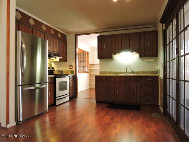 317 Cardinal Road Jacksonville, NC 28546 - Photo 33 of 35 Kitchen