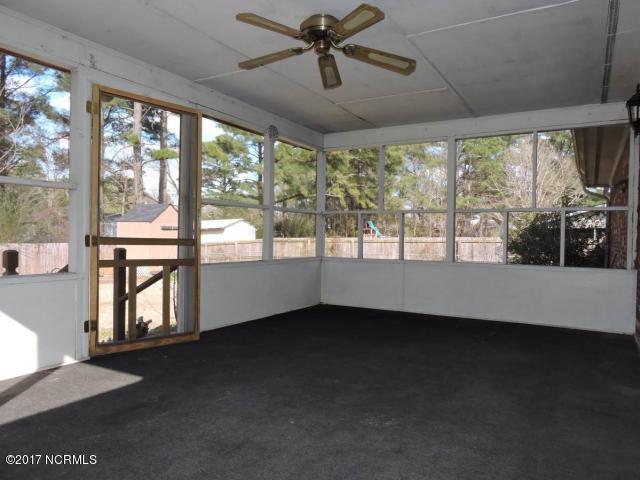 317 Cardinal Road Jacksonville, NC 28546 - Photo 34 of 35 Screened in Porch