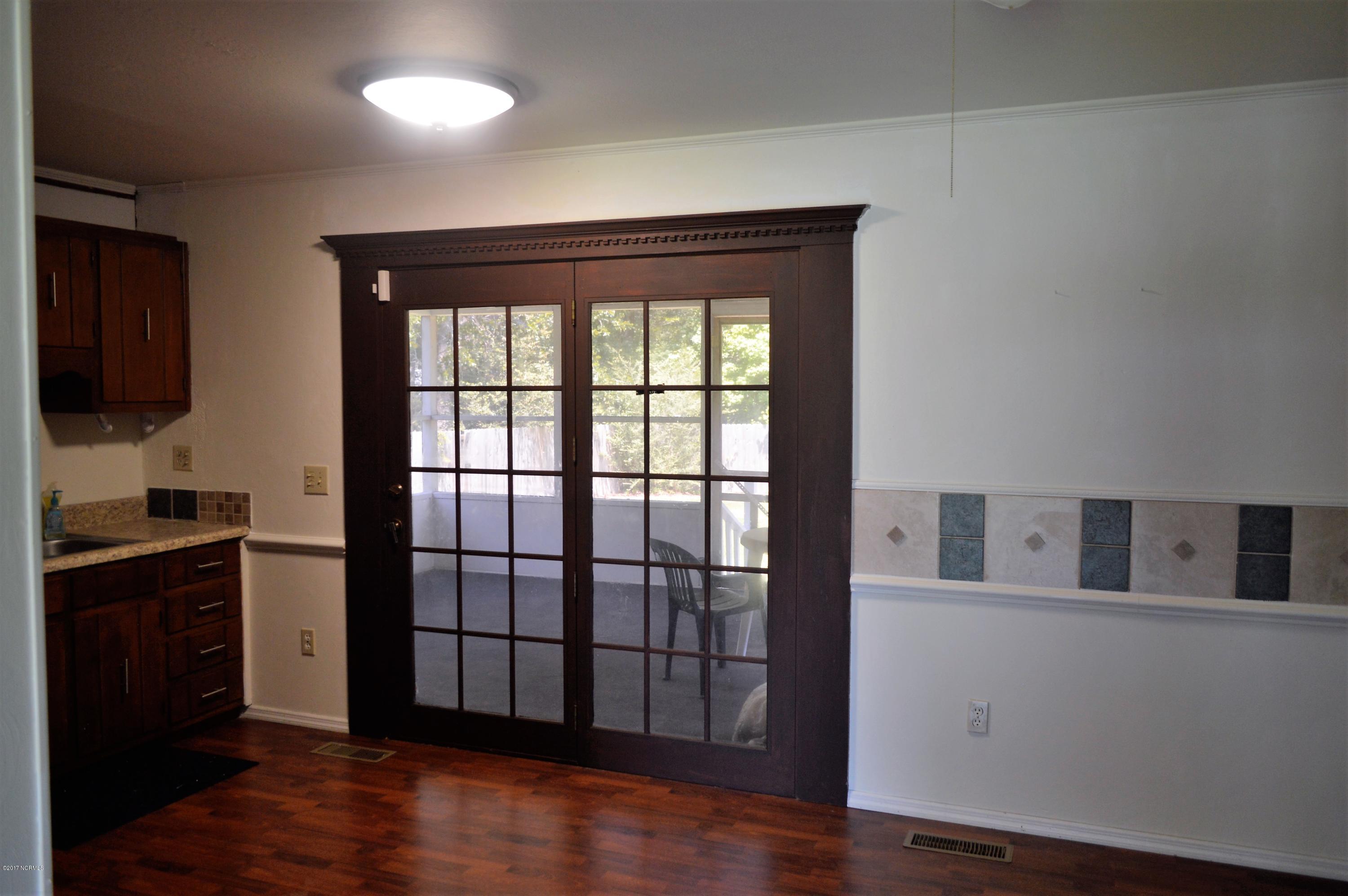 317 Cardinal Road Jacksonville, NC 28546 - Photo 6 of 35 _DSC0209