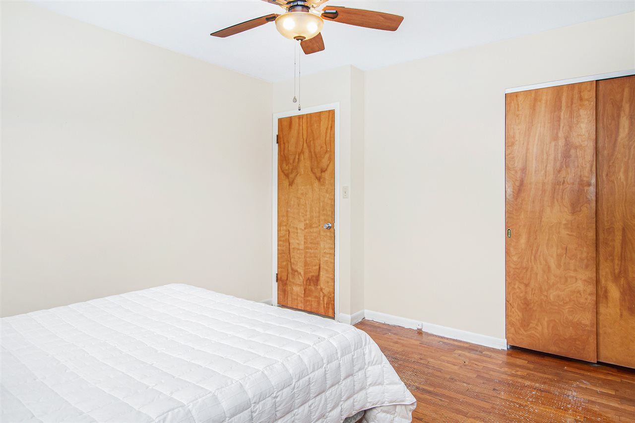 1218 Anderson Road Traverse City, MI 49686 - Photo 20 of 30 1885656-19.JPG