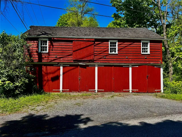 a front view of house with yard and garage