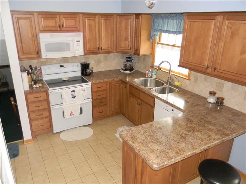 3183 Mercer Road New Castle, PA 16105 - Photo 7 of 25 KITCHEN