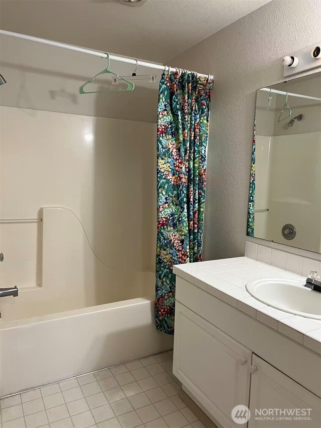 1160 Monroe Avenue Northeast, Unit D2 Renton, WA 98056 - Photo 15 of 16 a bathroom with a sink and a bathtub