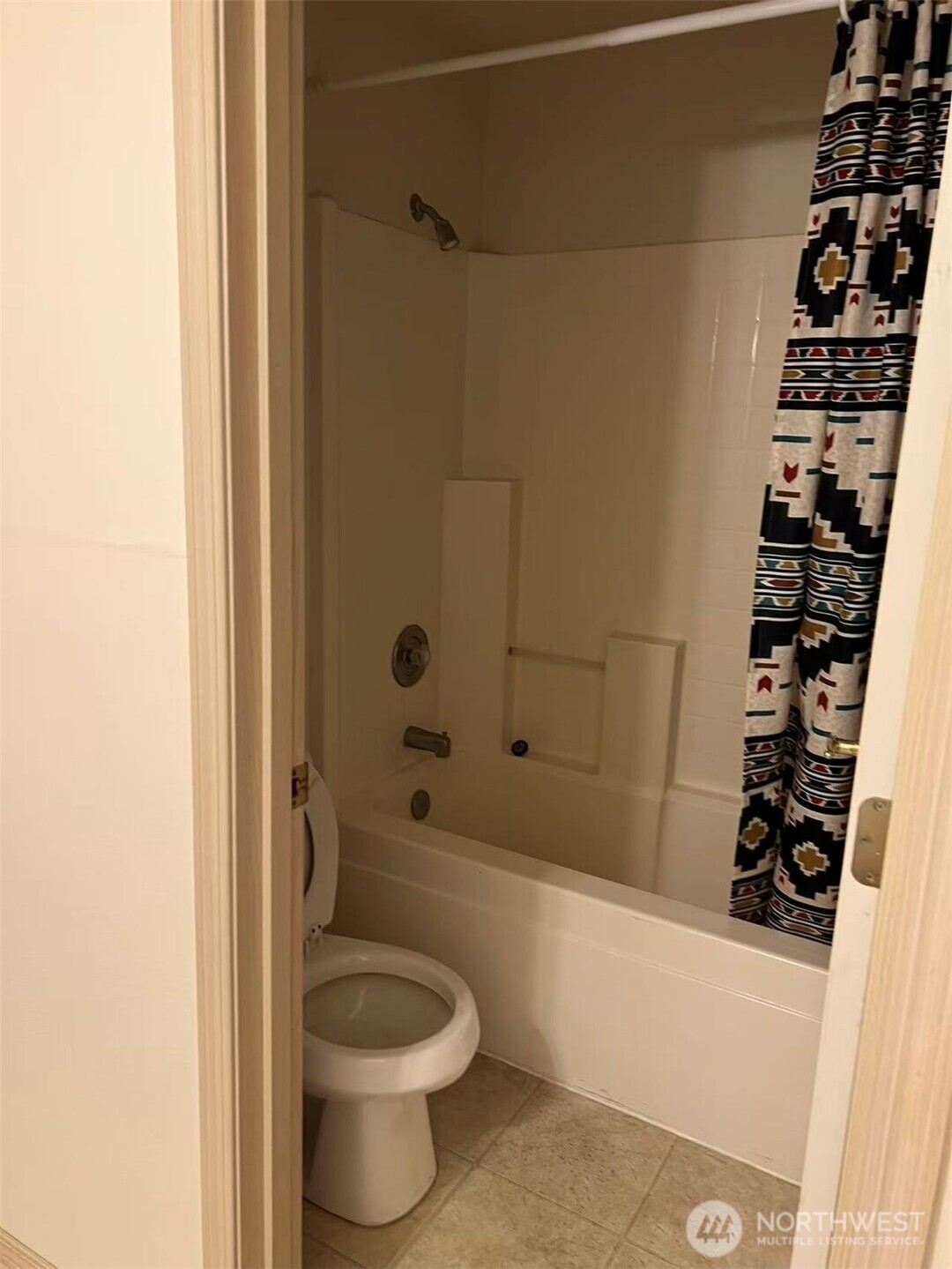 1160 Monroe Avenue Northeast, Unit D2 Renton, WA 98056 - Photo 2 of 16 a bathroom with a toilet and a shower