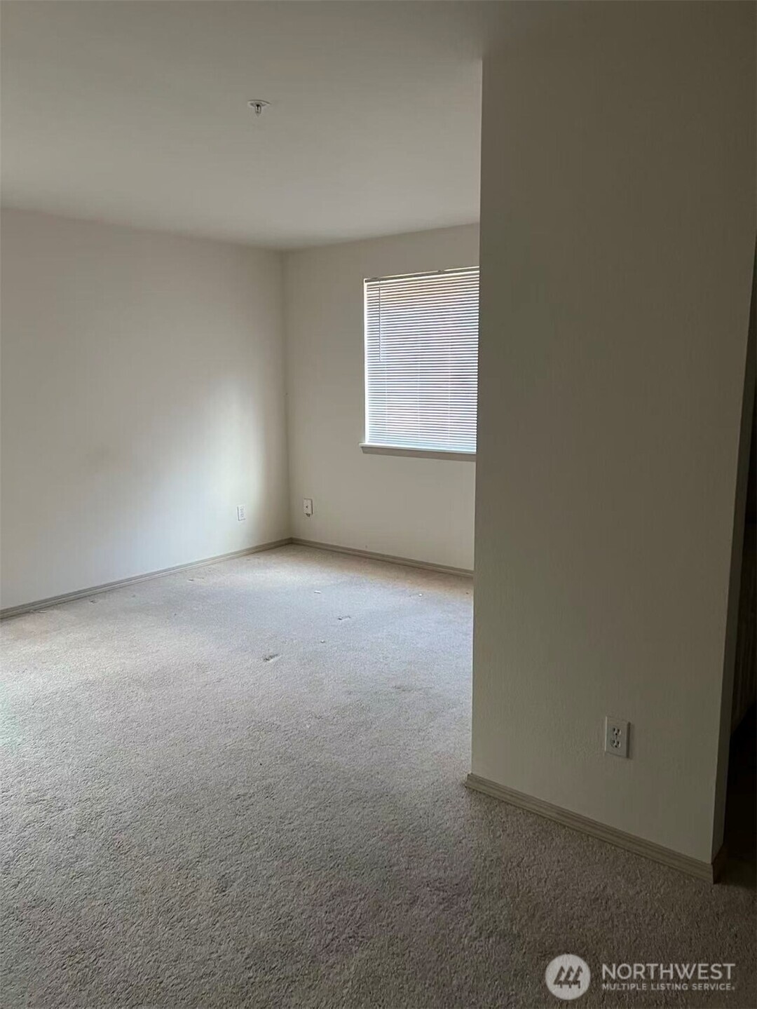 1160 Monroe Avenue Northeast, Unit D2 Renton, WA 98056 - Photo 3 of 16 an empty room with windows