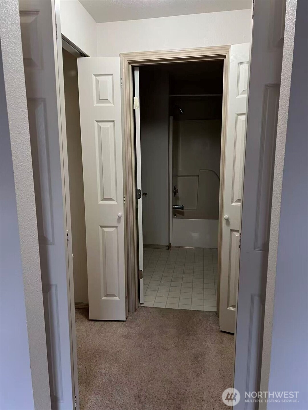 1160 Monroe Avenue Northeast, Unit D2 Renton, WA 98056 - Photo 4 of 16 an empty room that has a bathroom