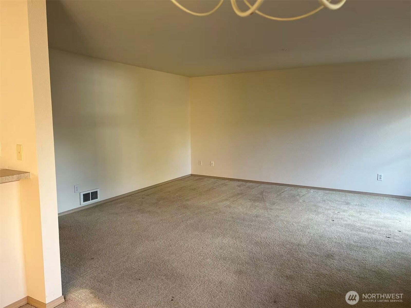 1160 Monroe Avenue Northeast, Unit D2 Renton, WA 98056 - Photo 9 of 16 a view of an empty room