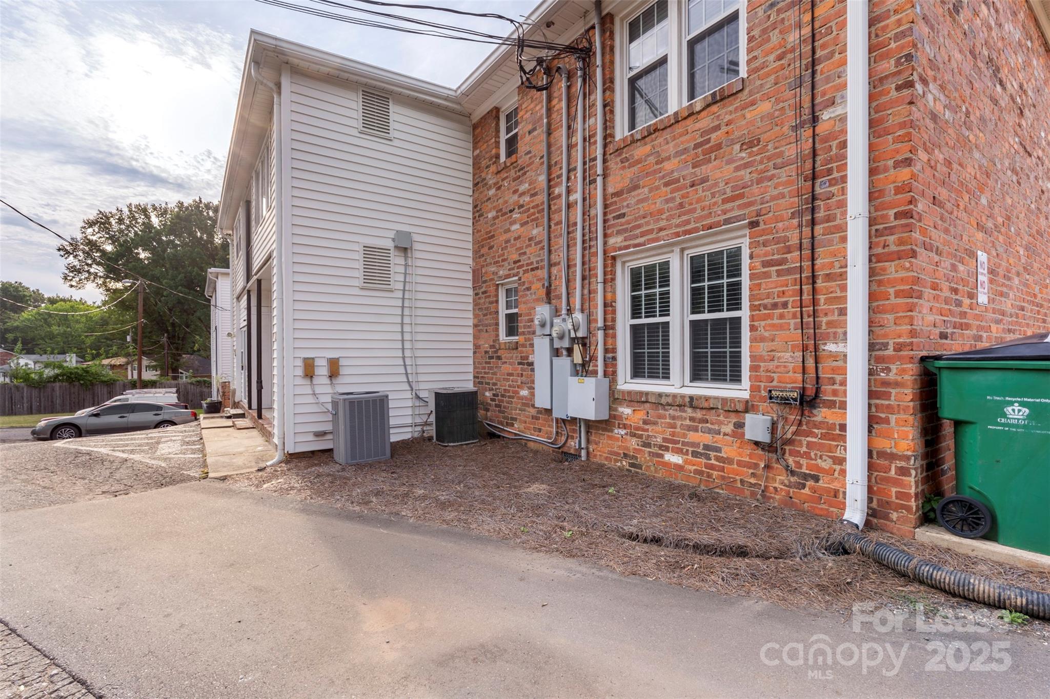 918 McAlway Road, Unit B Charlotte, NC 28211 - Photo 22 of 28 a view of a house with backyard and sitting area