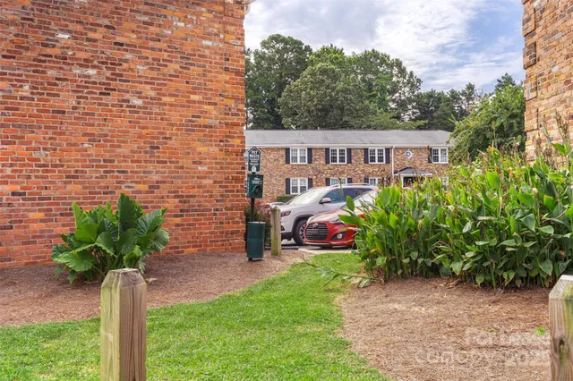 $1,295 | 918 McAlway Road, Unit B, Charlotte, NC 28211