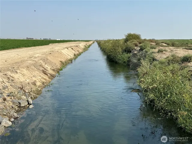 a view of a hall way with furniture