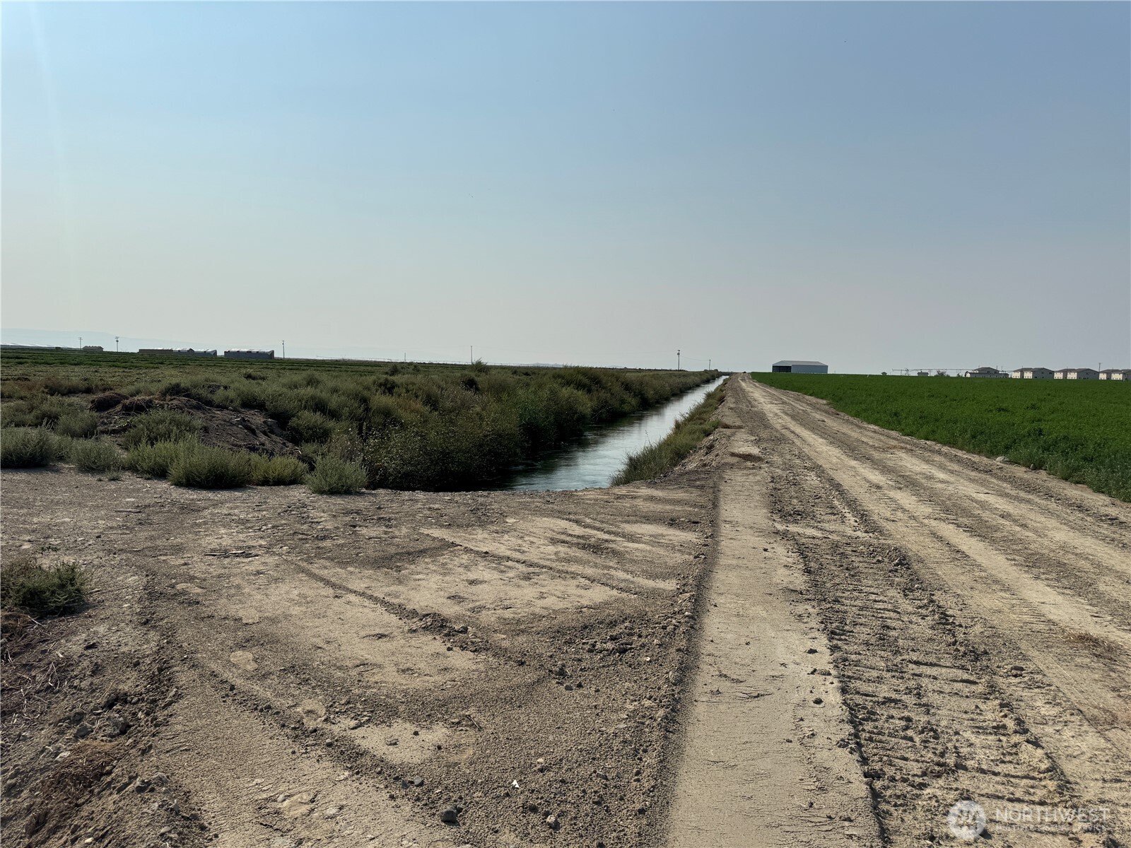 9002 Omer Road Mesa, WA 99343 - Photo 25 of 40 a view of a dry yard with wooden fence