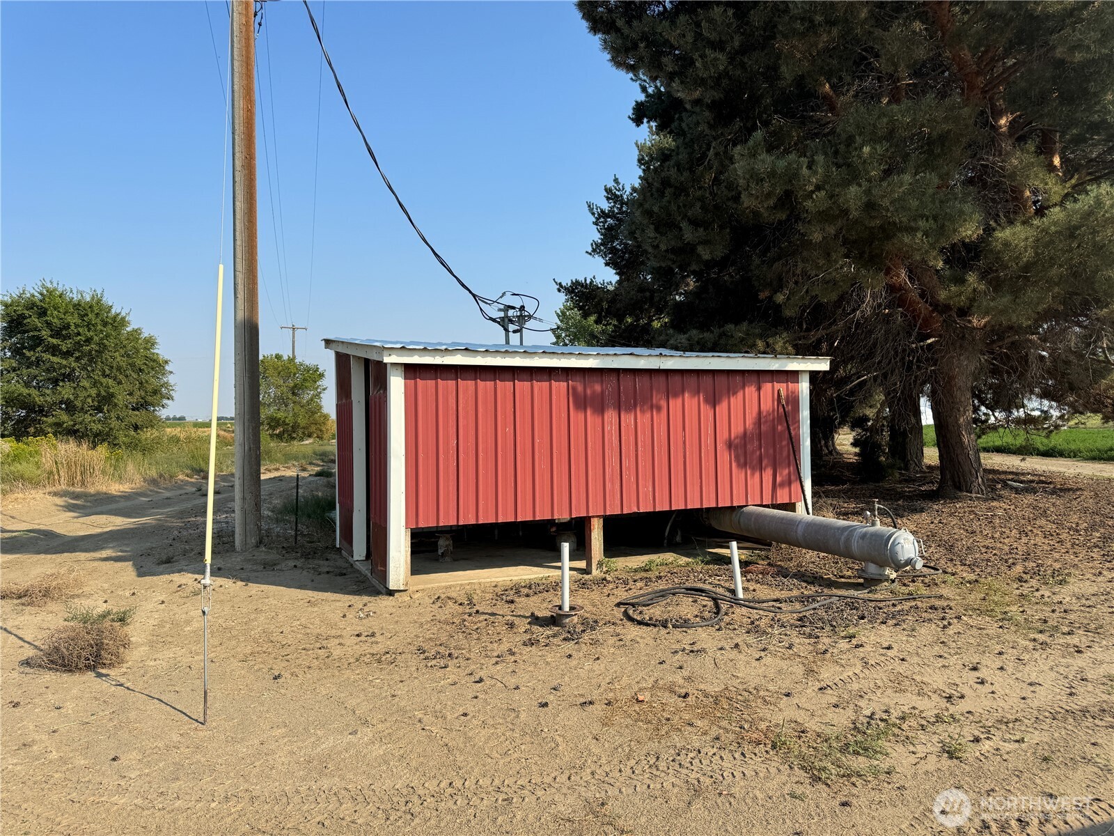 9002 Omer Road Mesa, WA 99343 - Photo 34 of 40 a view of a backyard with large trees
