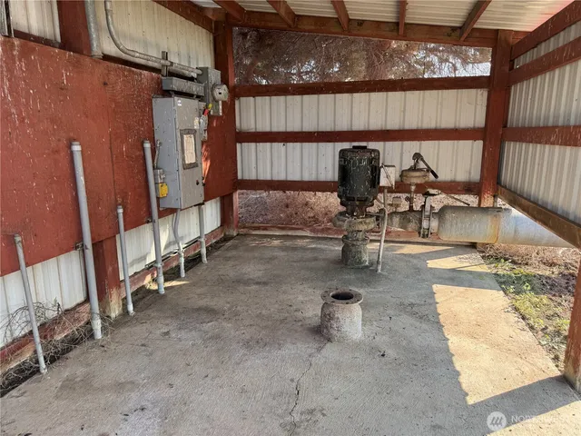 $5,201,250 | 9002 Omer Road, Mesa, WA 99343