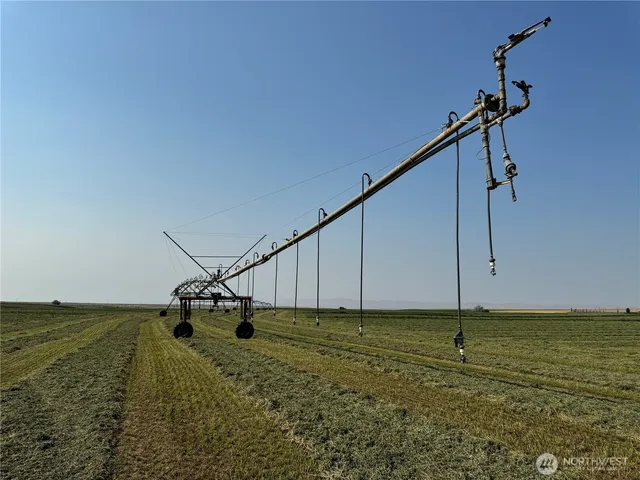 $5,201,250 | 9002 Omer Road, Mesa, WA 99343