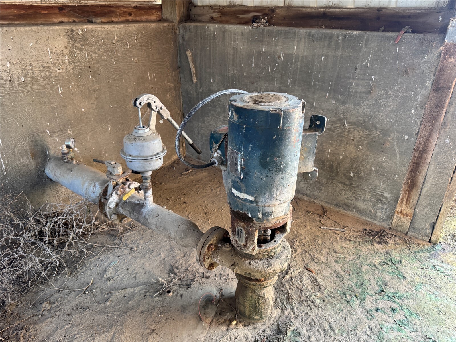 9002 Omer Road Mesa, WA 99343 - Photo 7 of 40 a bathroom with a toilet