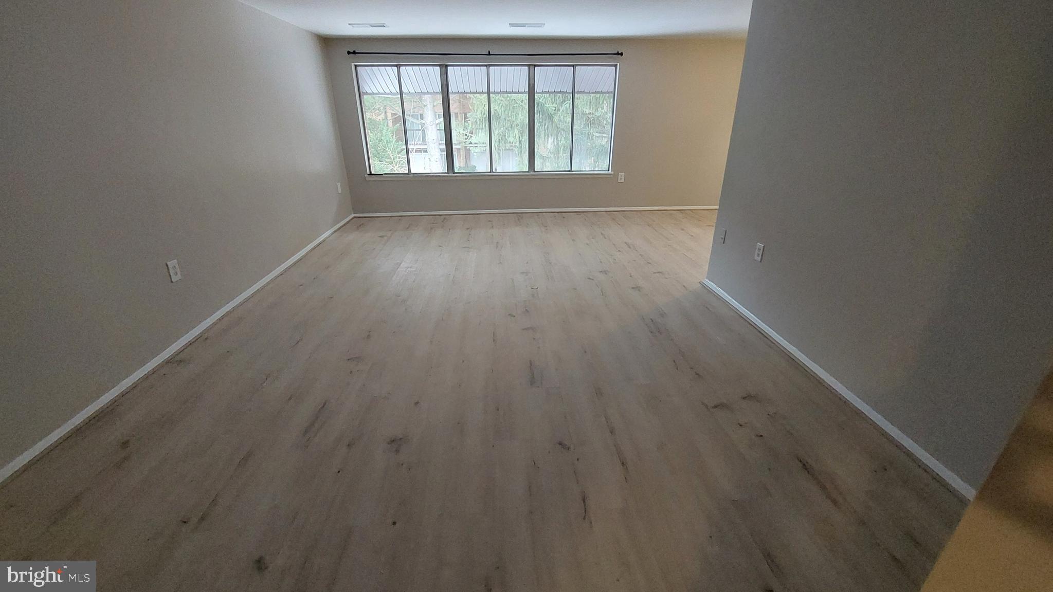 18622 Walkers Choice Road, Unit 6 Montgomery Village, MD 20886 - Photo 4 of 37 Living Room