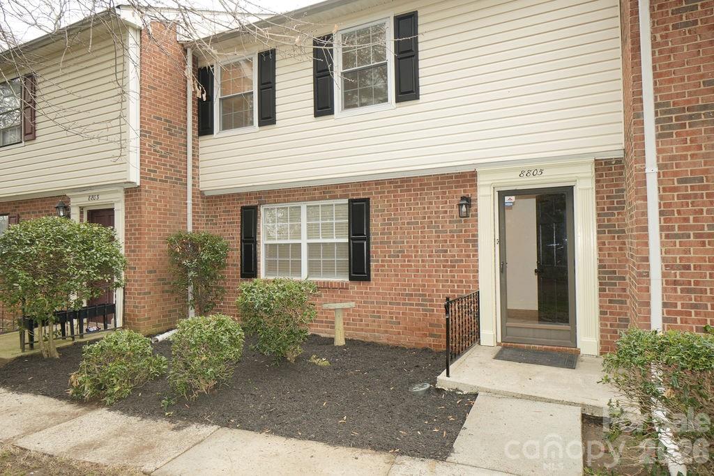 8805 Hunter Ridge Drive Charlotte, NC 28226 - Photo 2 of 19