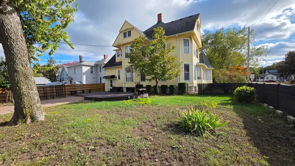 a view of a house with a yard