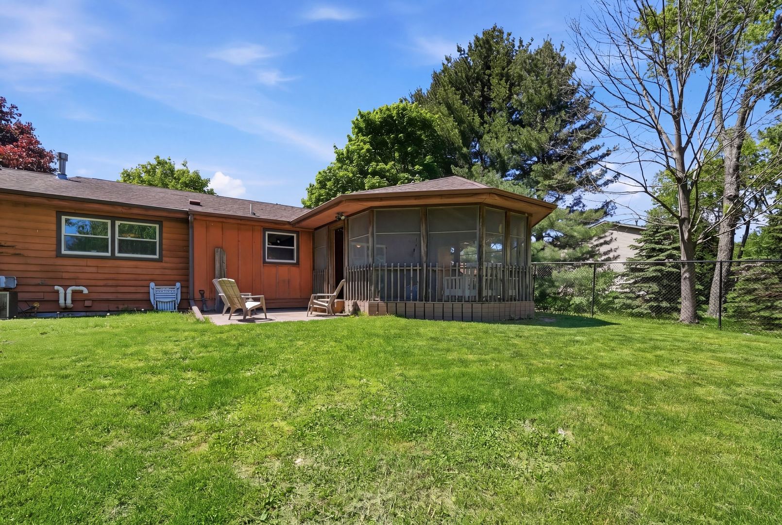 5645 Beebe Drive Rochelle, IL 61068 - Photo 36 of 43 a front view of a house with a garden