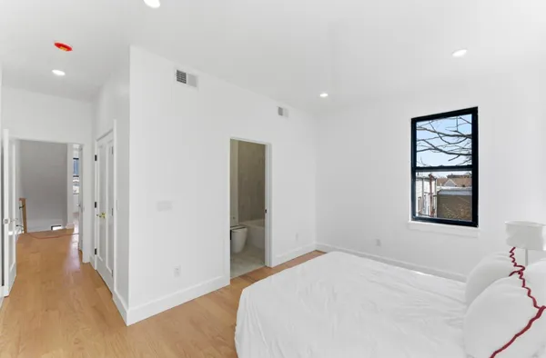 $10,500 | 113 Oak Street, Unit 1, Jersey City, NJ 07304