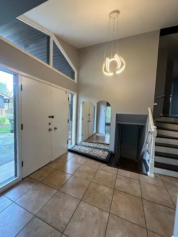 a view of an entryway with a livingroom