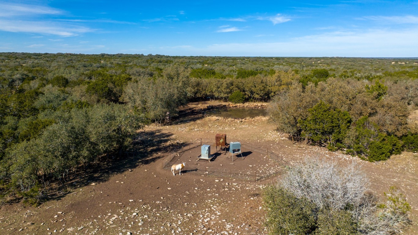 3681 K2 Road Leakey, TX 78873 - Photo 33 of 40