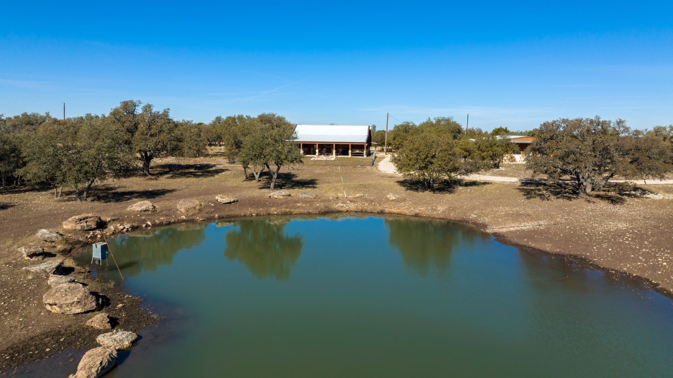 3681 K2 Road Leakey, TX 78873 - Photo 4 of 40