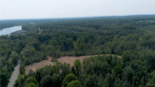 $349,999 | 9141 River Road, Lysander, NY 13135