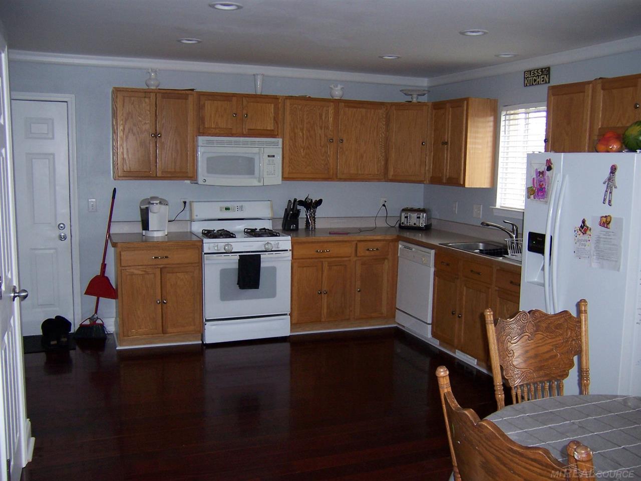 53829 County Line Road New Baltimore, MI 48047 - Photo 6 of 17 50008467-5.JPG