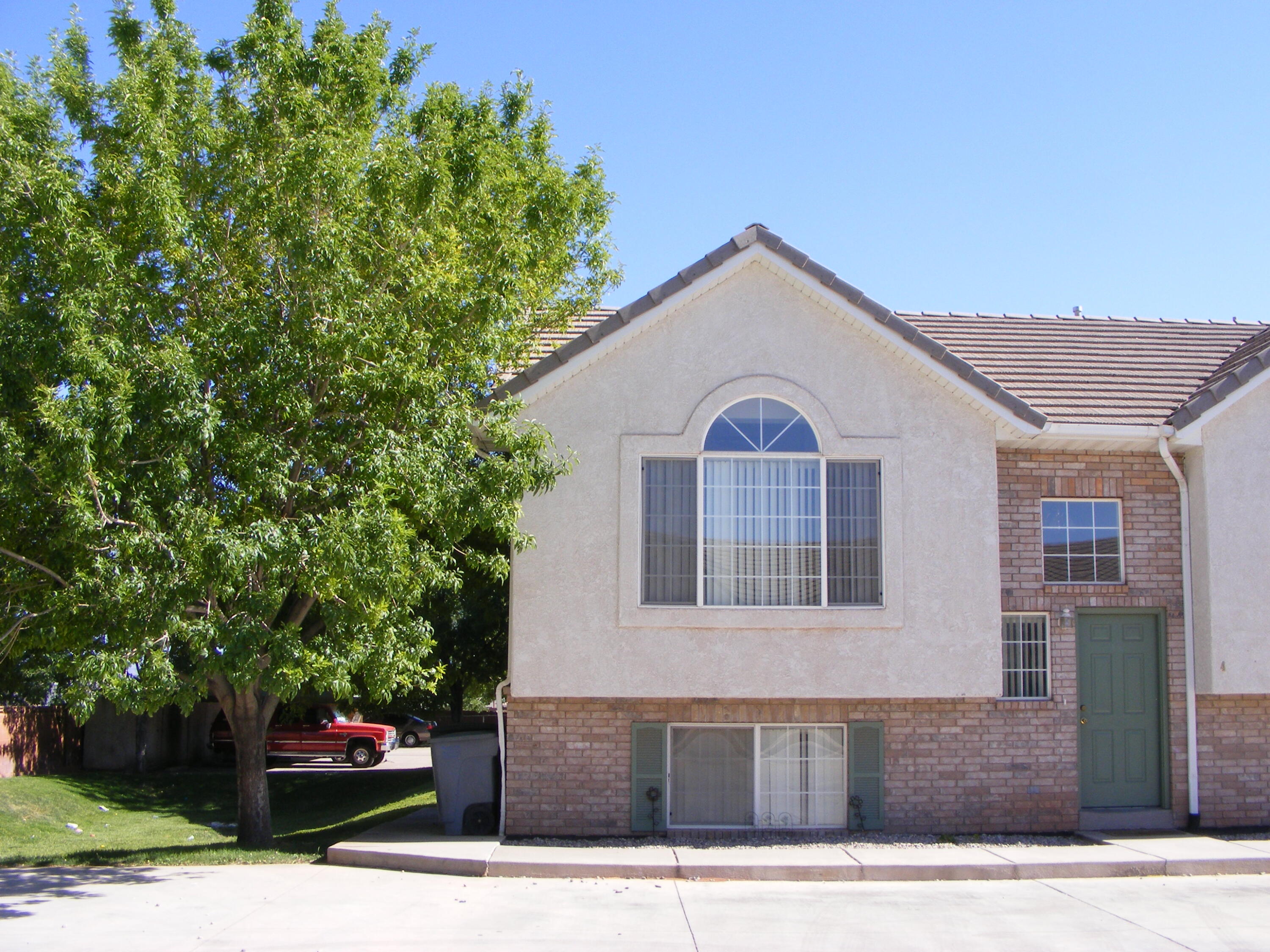 664 North 2720th Street East, Unit 4 St. George, UT 84790 - Photo 1 of 5 Font Elevation