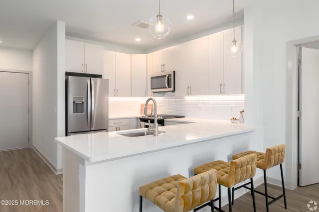 $3,450 | 6461 Highway 9, Unit #111, Howell, NJ 07731