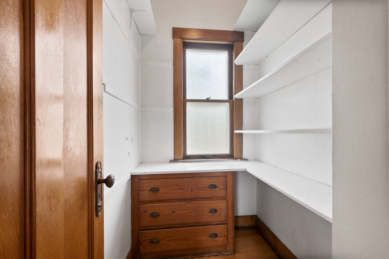 17 Chester Avenue Park Ridge, IL 60068 - Photo 7 of 24 Gallery Image 7
