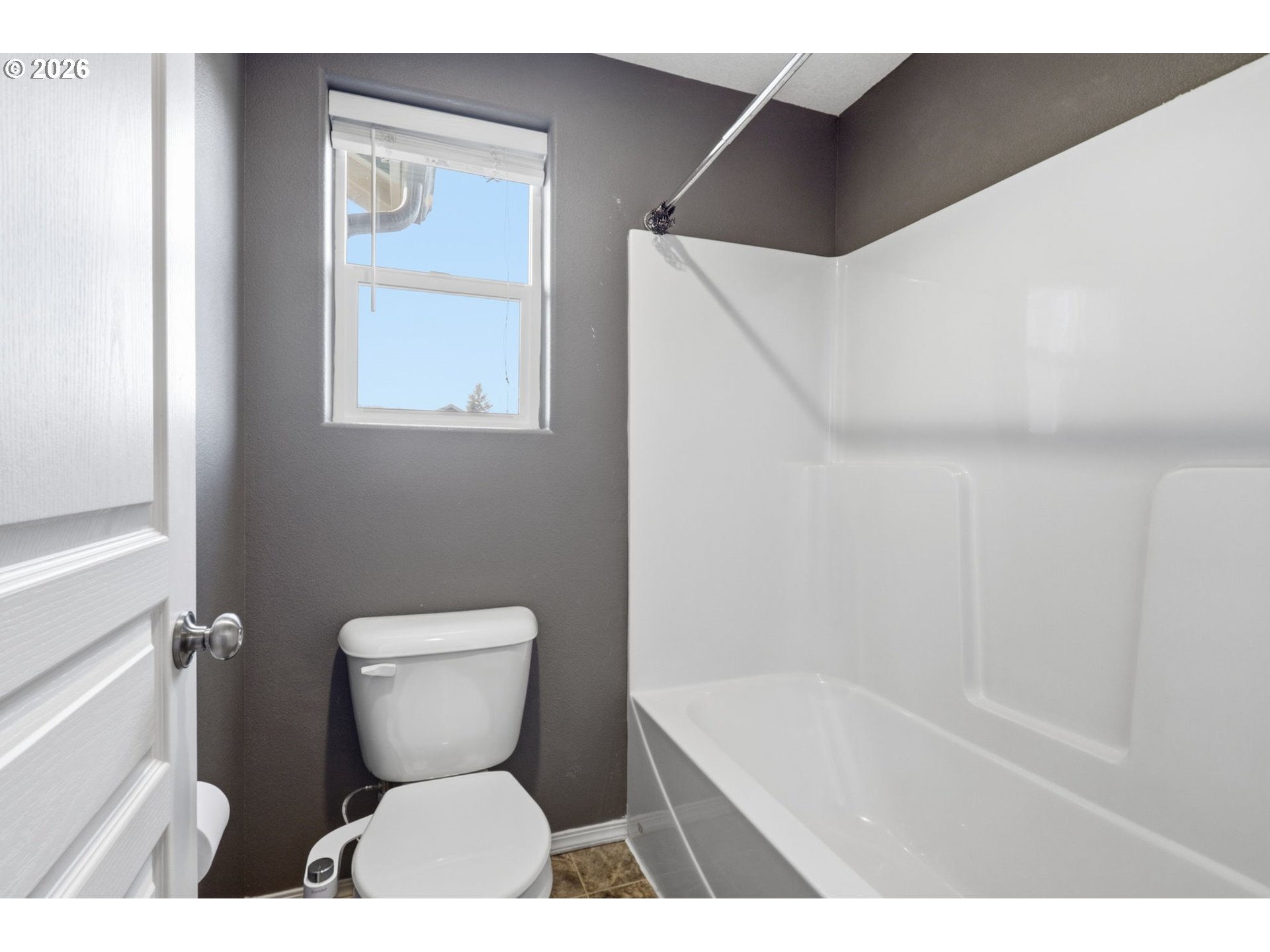 36713 Indian Summer Street Sandy, OR 97055 - Photo 19 of 33 a bathroom with a toilet and a bathtub