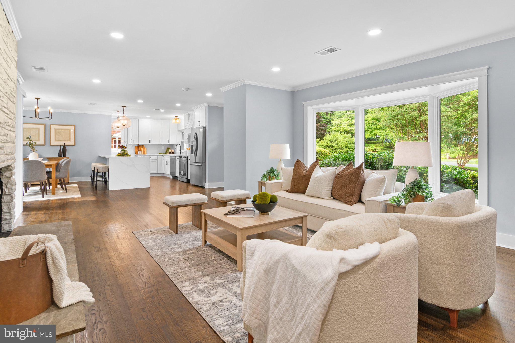 14200 Dav Road Rockville, MD 20850 - Photo 34 of 60 Bright and inviting open living space.