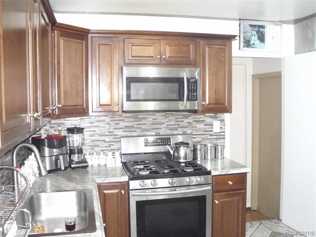 25832 Thomas Warren, MI 48091 - Photo 16 of 35