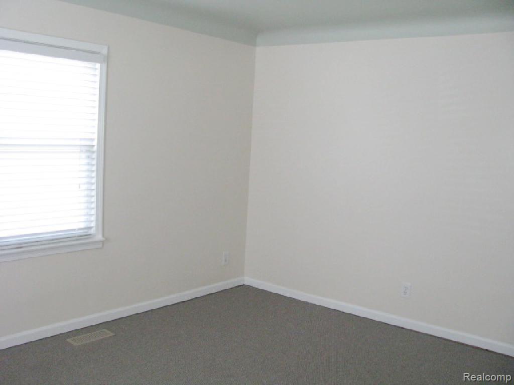 47474 Frederick Road Utica, MI 48317 - Photo 11 of 26 # 11 Living Room - Copy - Copy.jpg