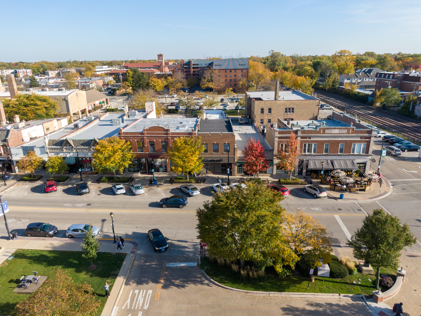 35 South Prospect Avenue Park Ridge, IL 60068 - Photo 4 of 11 a view of a city
