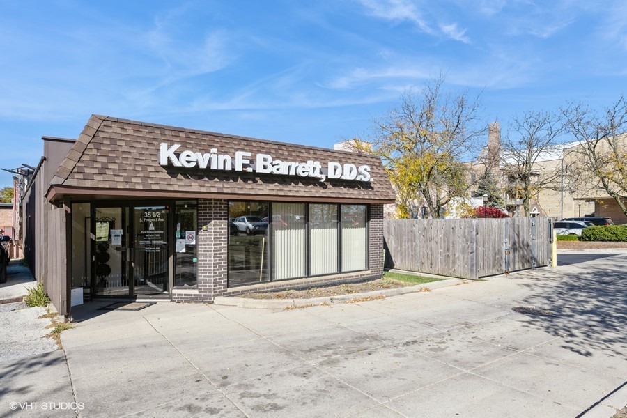 35 South Prospect Avenue Park Ridge, IL 60068 - Photo 7 of 11 a view of a house with a outdoor space