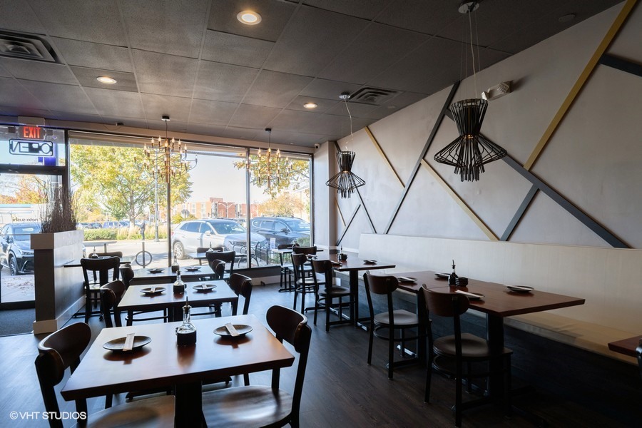 35 South Prospect Avenue Park Ridge, IL 60068 - Photo 9 of 11 a view of a dining room with furniture window and outside view