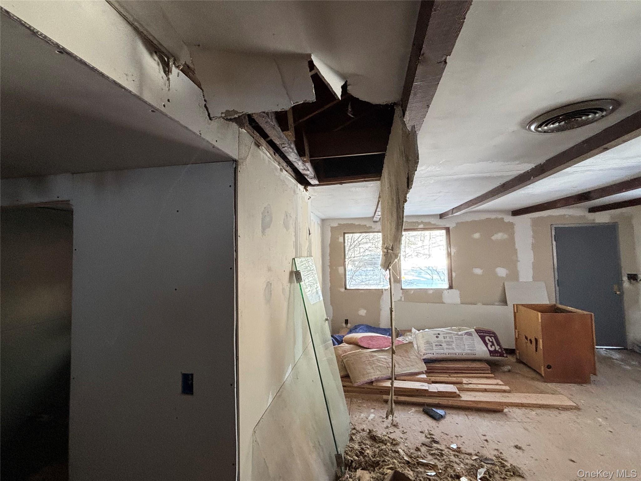 95 Skinner Road Wurtsboro, NY 12790 - Photo 49 of 49 a living room with furniture