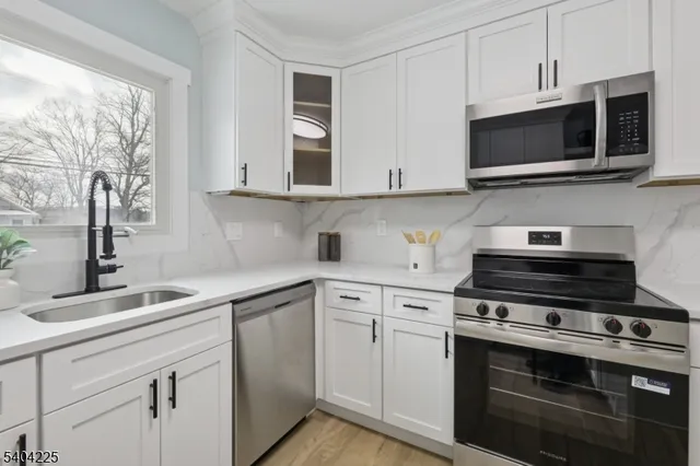 $549,900 | 512 North Lake Shore Drive, Hewitt, NJ 07421