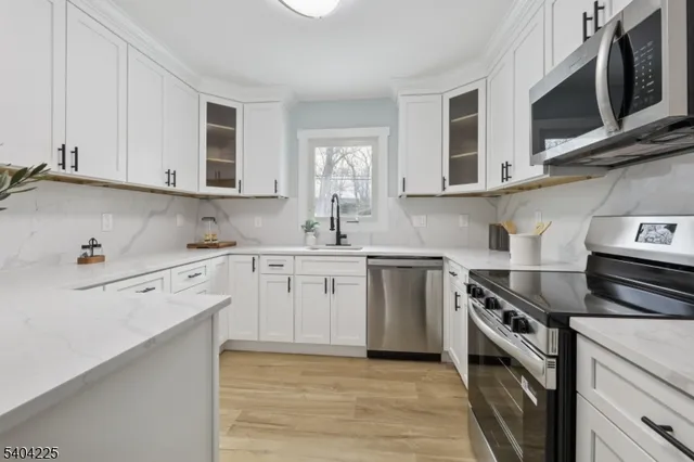 $549,900 | 512 North Lake Shore Drive, Hewitt, NJ 07421