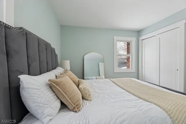 $549,900 | 512 North Lake Shore Drive, Hewitt, NJ 07421