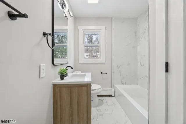 $549,900 | 512 North Lake Shore Drive, Hewitt, NJ 07421