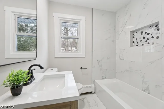 $549,900 | 512 North Lake Shore Drive, Hewitt, NJ 07421